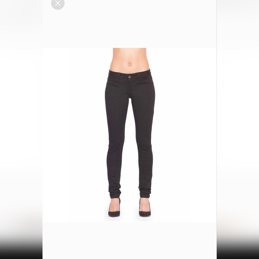 ISO rubberband stretch jeans or similar